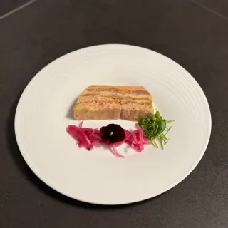 Marbré de foie gras et son effiloché de canard confit